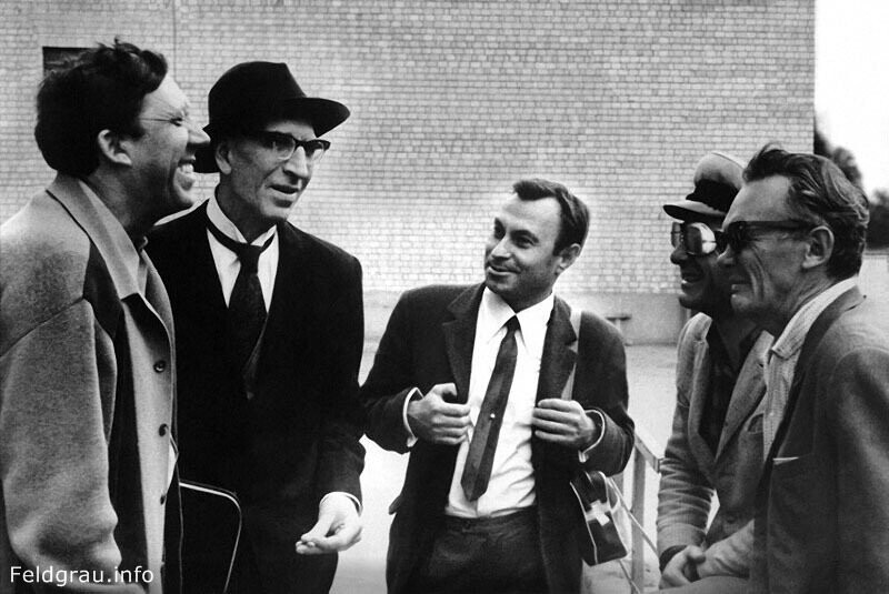 На съёмках фильма «12 стульев», 1971. Слева направо: Юрий Никулин, Сергей Филиппов, Арчил Гомиашвили, Леонид Гайдай