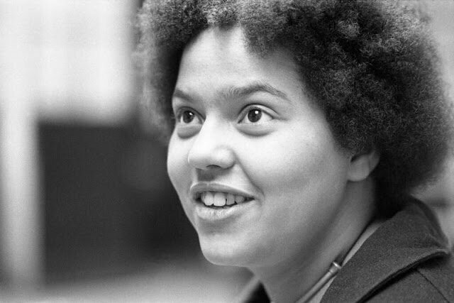 Хостелы Амстердама: черно-белые портреты нидерландской молодежи в 1970-х