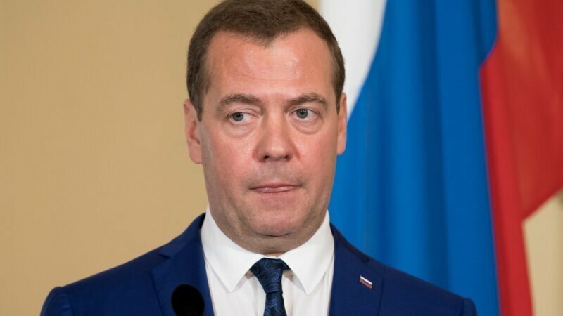 Клоуны решили играть без антракта. К чему бы такая активность