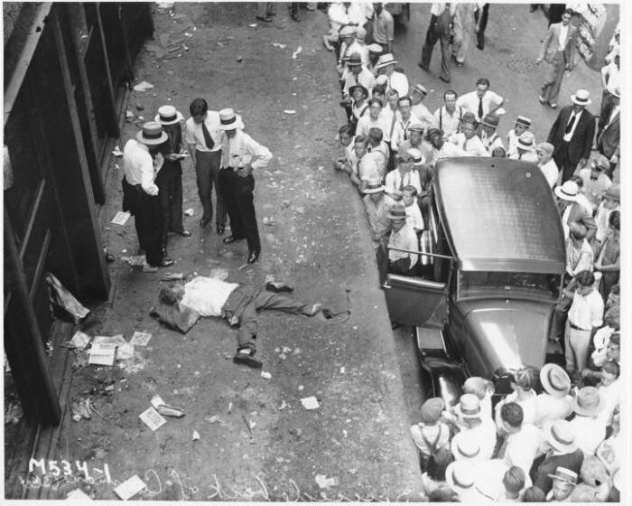 Брокер с Уолл–Стрит, выбросившийся из окна, Нью–Йорк, 29 октября 1929 года. 