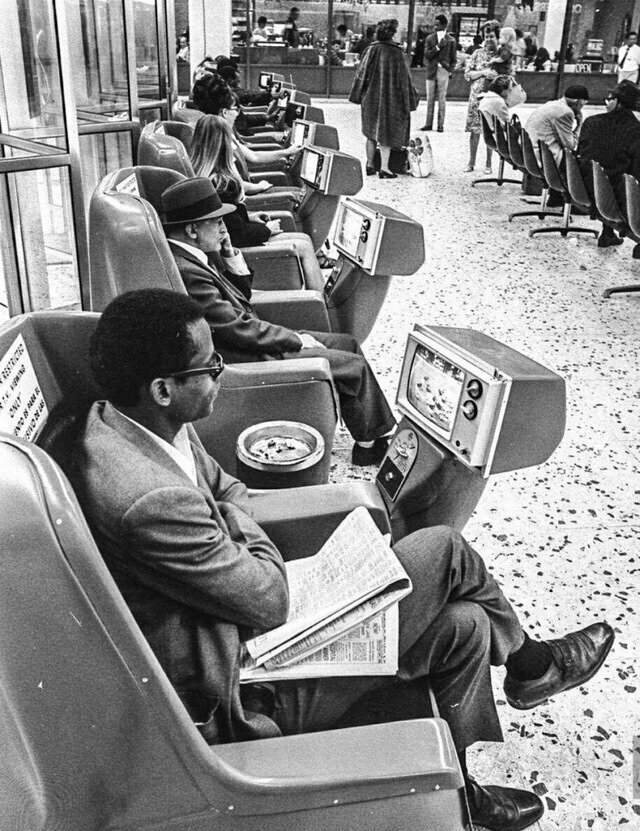 Зал ожидания на автобусной станции. Лос-Анжделес, 1969 год 