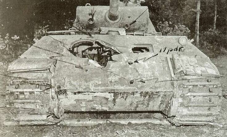 Пробитый танк "Пантера"