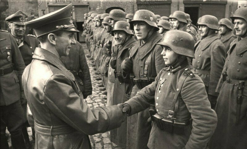 Как пропаганда Геббельса делала из детей нацистов при помощи безобидных настольных игр