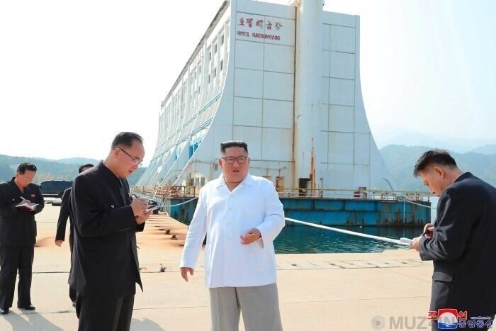 Как первый в мире плавучий отель оказался обреченным на гибель в Северной Корее