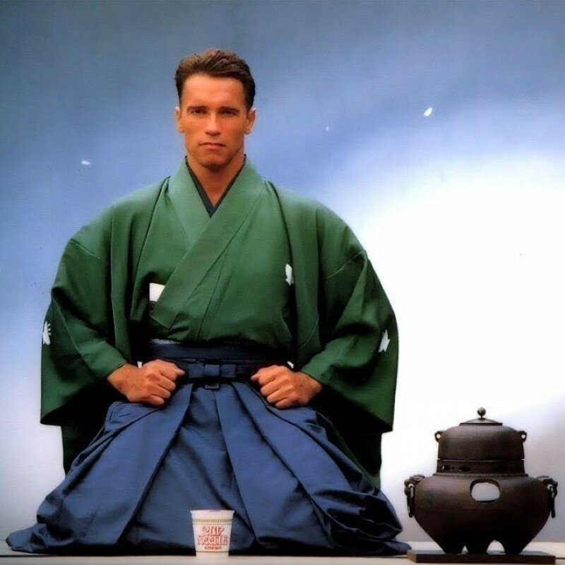 Арнольд Шварценеггер в японской рекламе лапши быстрого приготовления, 1989 г.