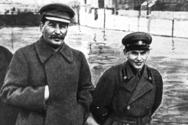 Странный брак "отца" массовых репрессий Николая Ежова