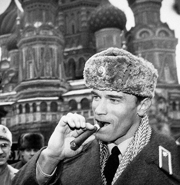 Нельзя не упомянуть и Железного Арни: Шварценеггер был, если не ошибаюсь, первым иностранным актёром, которому позволили сняться в иностранном фильме на Красной площади.