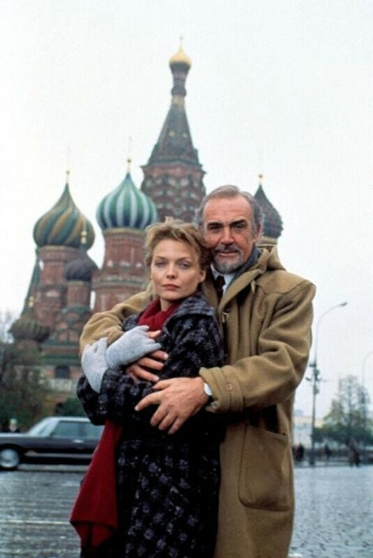 Коннери приезжал в СССР ещё раз, вместе с Мишель Пфайффер — в 1989 на съёмки фильма «Русский отдел».