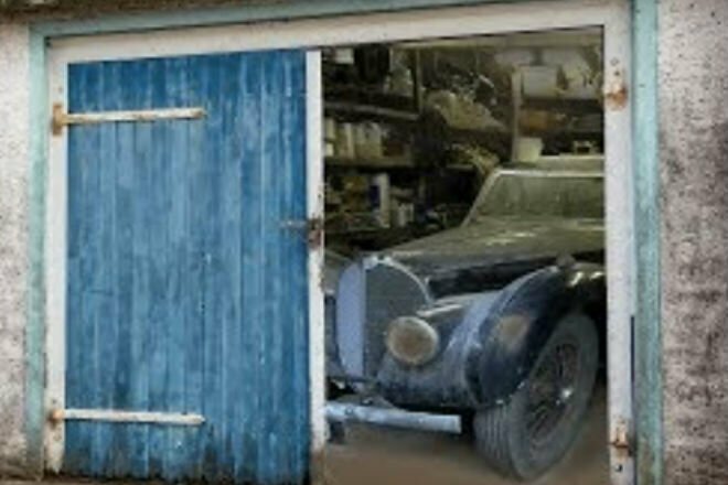 Гараж стоял закрытым 70 лет: машину забыли и она превратилась в сокровище
