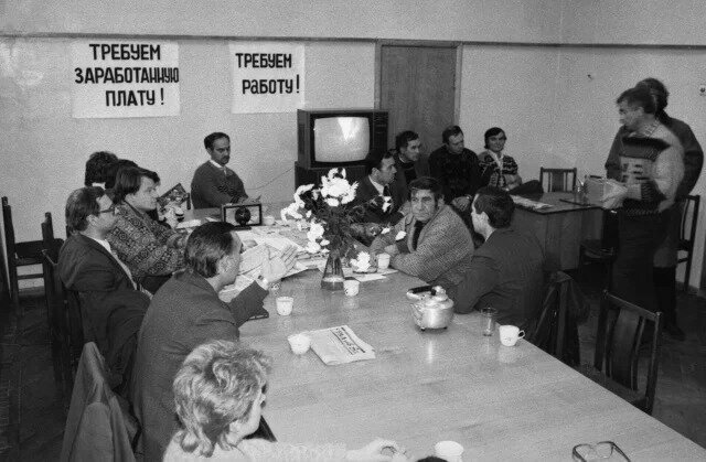 Ельцина: 90-е годы надо называть не лихими, а святыми