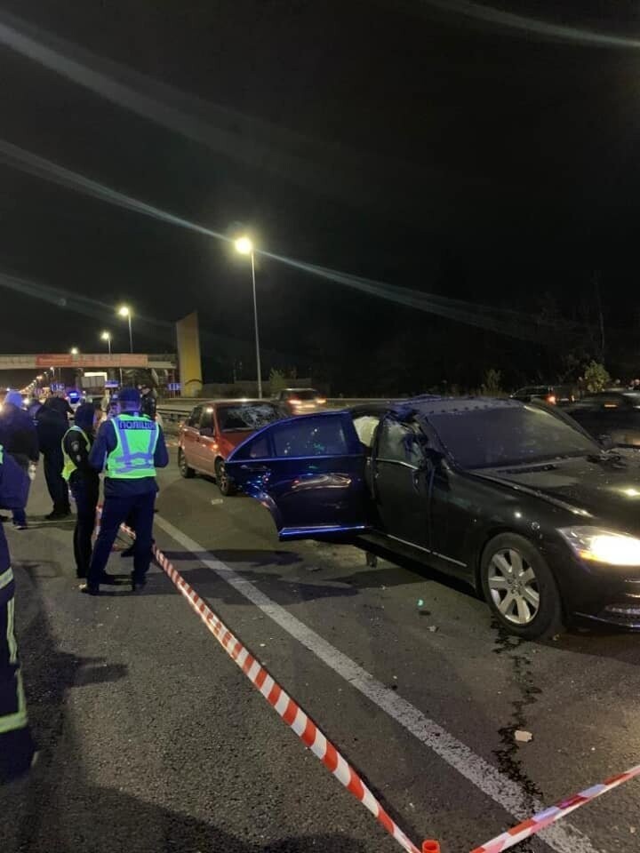 В Киеве киллер-мотоциклист взорвал Mercedes крупного бизнесмена
