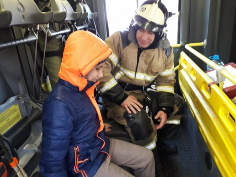 В Ростове-на-Дону пожарные приехали к слепому сироте, который от тоски звонил в экстренные службы