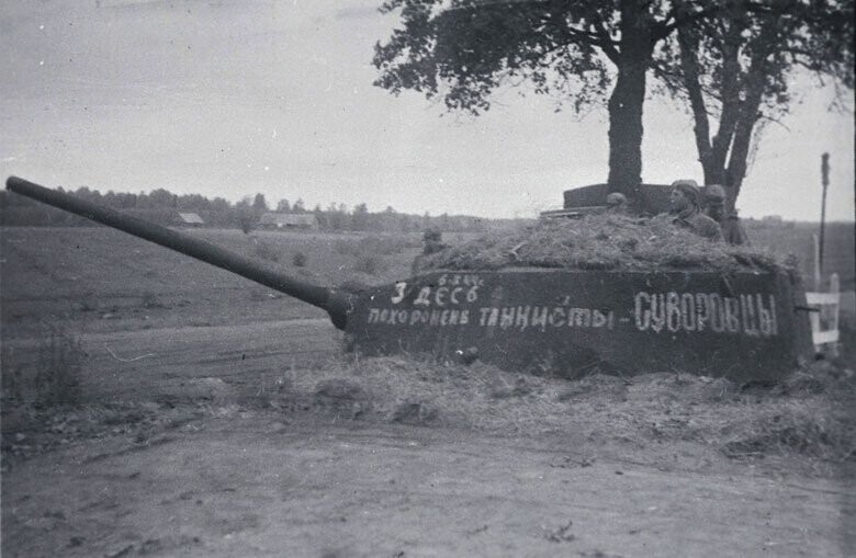 Могила танкистов-суворовцев, погибших на подступах к Клайпеде. 1944 г. 1-й Прибалтийский фронт