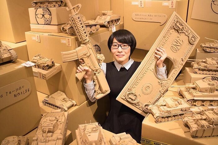 Японка творит невообразимые скульптуры из картона