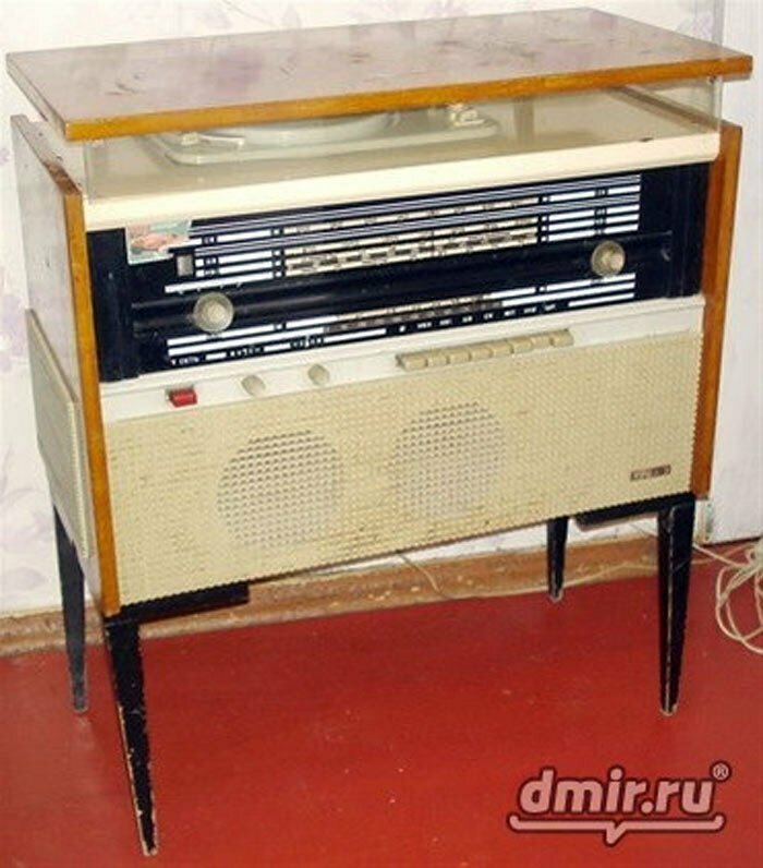 Радиола сетевая ламповая "Урал-2"с 1965 года выпускалась Сарапульским заводом имени Орджоникидзе.