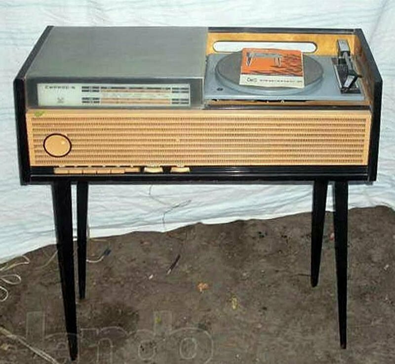 Радиола сетевая ламповая "Сириус-5"с IV-кв 1967 года выпускалась Ижевским радиозаводом.