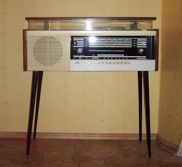 Радиола сетевая ламповая ''Урал-5''с 1967 года выпускалась Сарапульским радиозаводом имени Орджоникидзе.