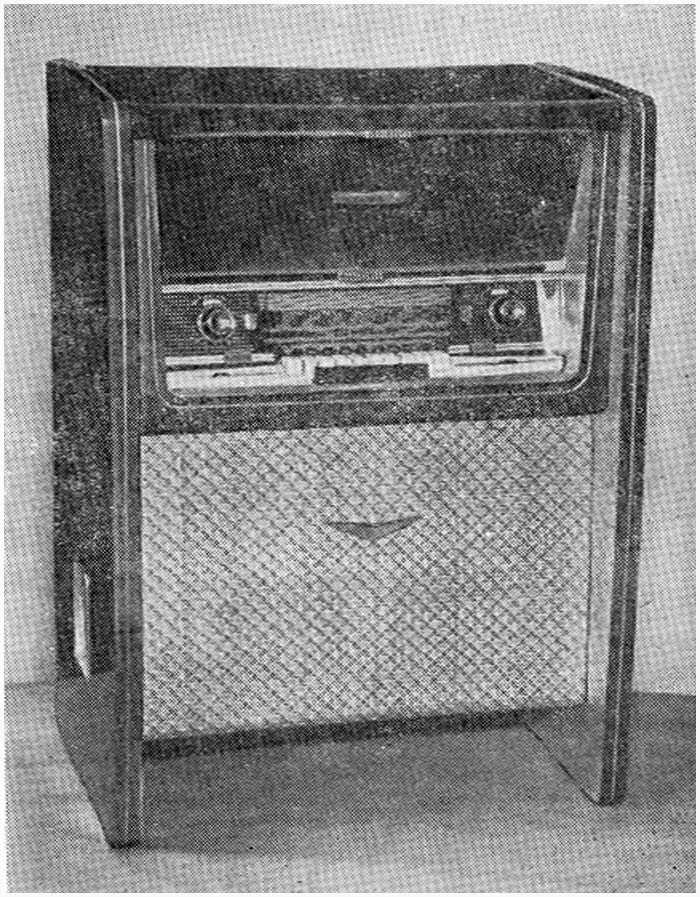 Радиола сетевая ламповая "Сапфир"в 1957 году разработана Рижским Государственным электротехническим заводом ВЭФ.
