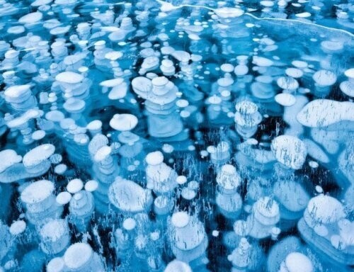 6. Смертельно опасные пузыри озера Эйбрахам (Lake Abraham) Канада