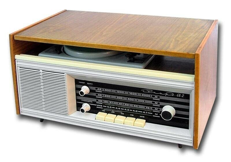 Радиола сетевая ламповая "Рекорд-68-2"с осени 1968 года выпускалась Бердским радиозаводом.