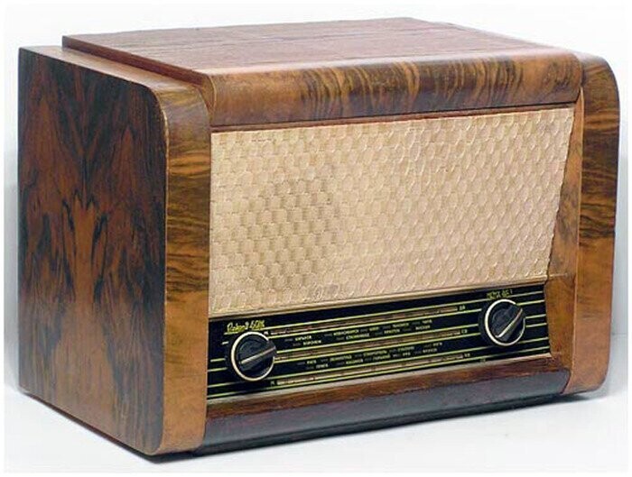 Радиола сетевая ламповая ''Рекорд-60М''с I-кв 1961 года выпускалась на Бердском радиозаводе.