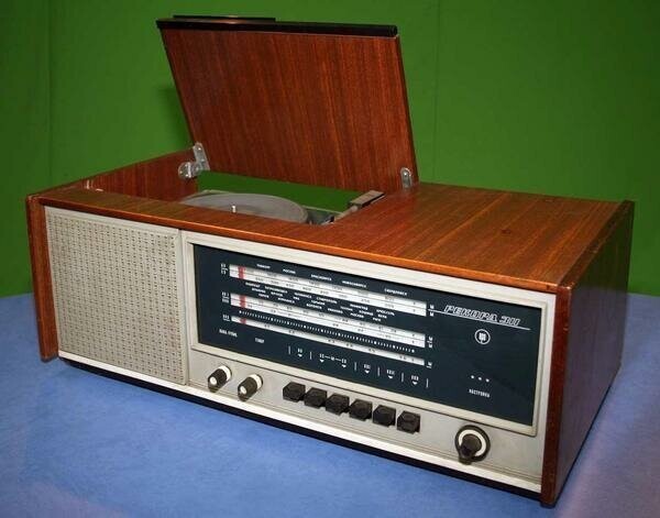 Радиола сетевая ламповая ''Рекорд-311''с 1972 года выпускалась Бердским радиозаводом.