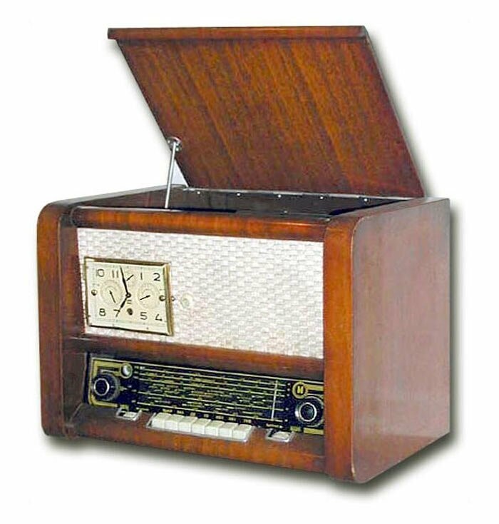 Радиола сетевая ламповая "Рассвет"с 1958 года выпускалась на Муромском заводе РИП.