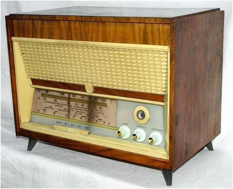 Радиола сетевая ламповая "Проминь-М"с 1965 года выпускалась Днепропетровским радиозаводом. 