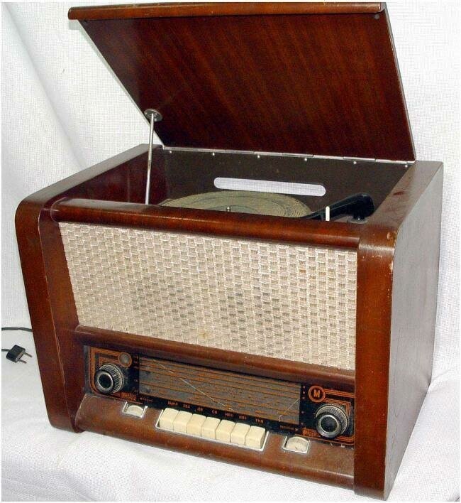 Радиола сетевая ламповая "Муромец"с 1957 года выпускалась на Муромском заводе РИП.