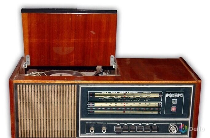 Радиола сетевая ламповая "Рекорд-314"с 1976 года выпускалась Бердским радиозаводом.