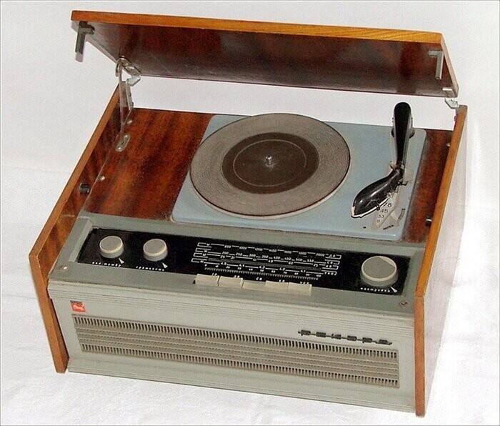 Радиола "Ангара-67"с начала 1967 года выпускал Иркутский радиозавод.