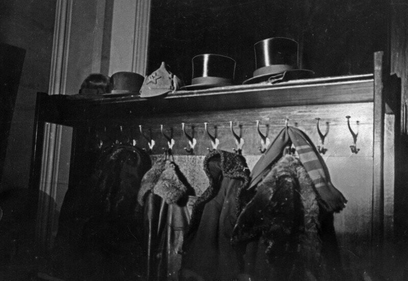 Вешалка в резиденции первого посла США в Советском Союзе Уильяма Буллита. 1934 год.