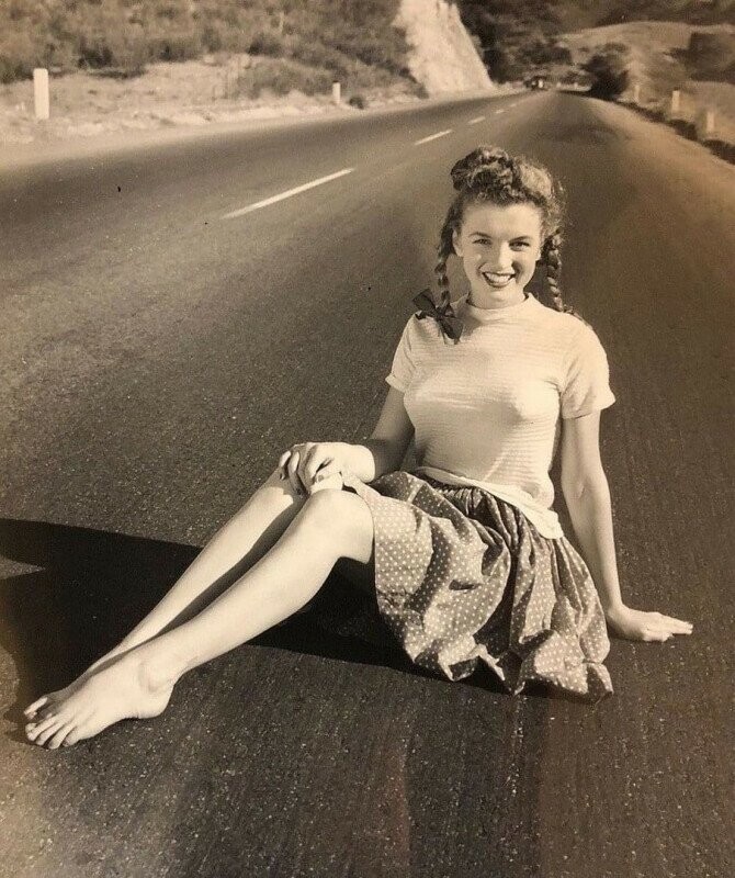 Девушка на трассе. Юная Мэрилин Монро, 1947 год.