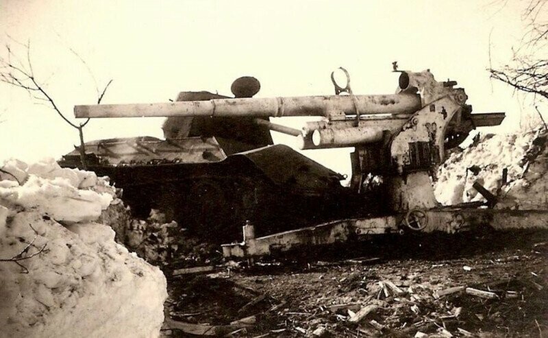 Таран Т-34 немецкого зенитного орудия 8,8 cm FlaK 18/36. 1942