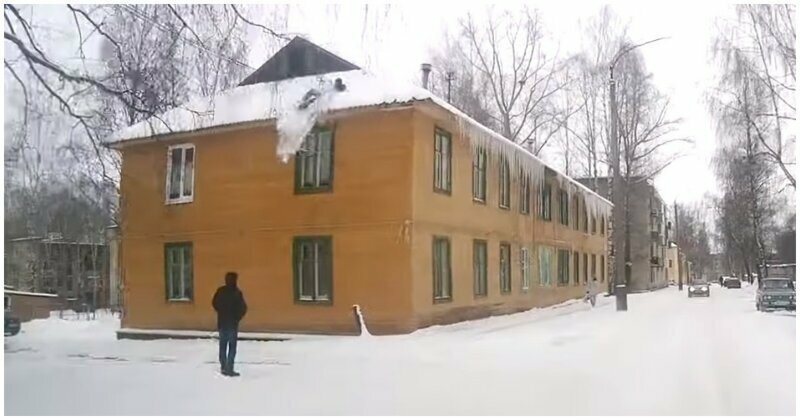 Падение рабочего с крыши в Кирово-Чепецке