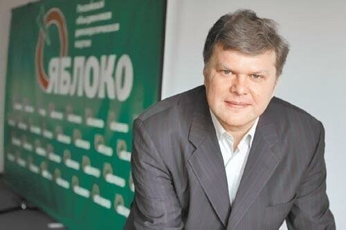 Топ яблочников-извращенцев: в партию специально таких набирают?
