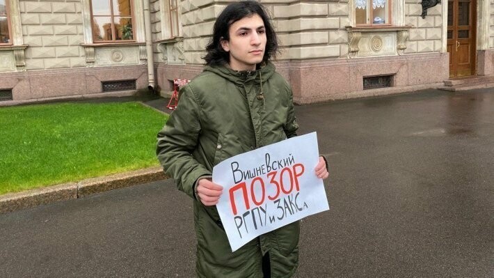 Бьет значит бьет