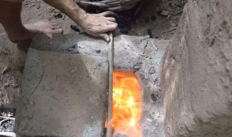 Храбрый австралиец показывает как можно выжить в дикой природе