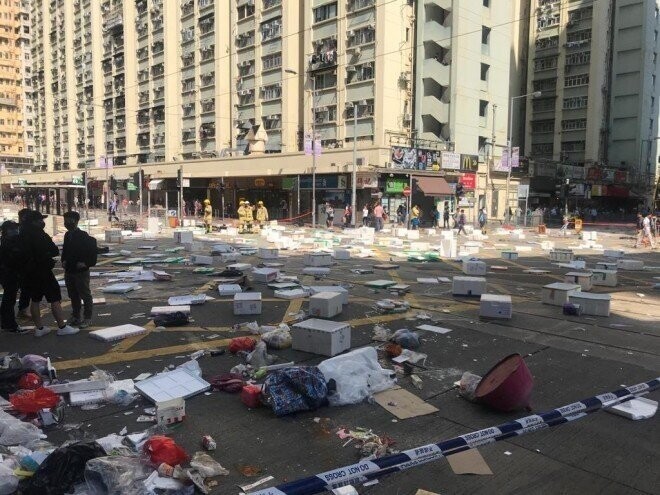 Протесты в Гонконге перешли в фазу «МИРНЫЕ онижедети мирно поджигают людей»