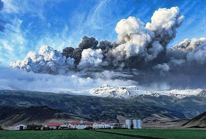 Извержение вулкана Эйяфьядлайёкюдль