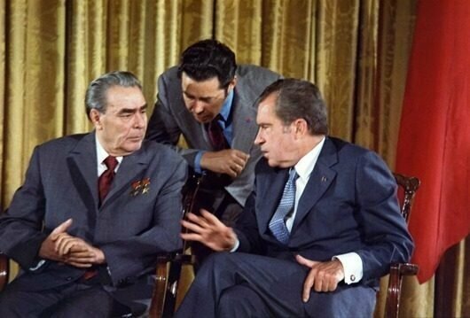 Брежнев ведёт переговоры с Никсоном во время визита в США, 19 июня 1973