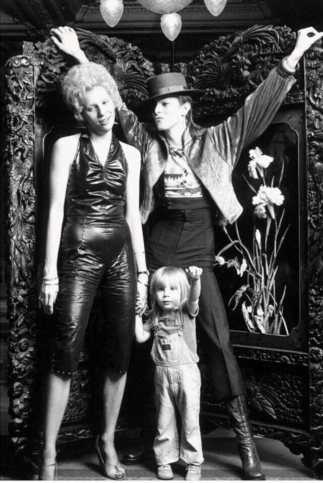 Фотографии Дэвида Боуи с женой Энджи и сыном Зоуи