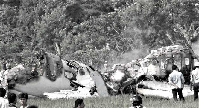 Авиалайнер с 234 человеком разбился об гору.