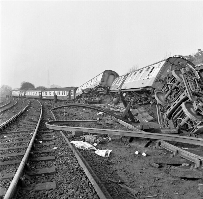 Катастрофа на линии Лондон - Абердин. 6 человек погибло, 21 пострадал. 1969 год.