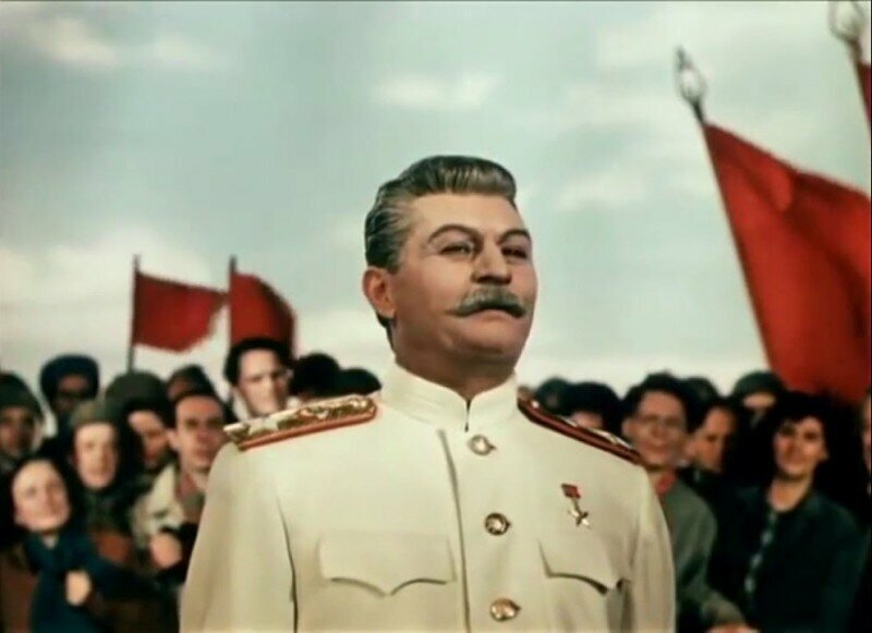 Сталин в фильме, конечно, был тоже не настоящий, зато какой орёл!