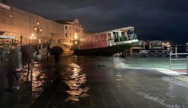 Крупнейший за полвека потоп в Венеции