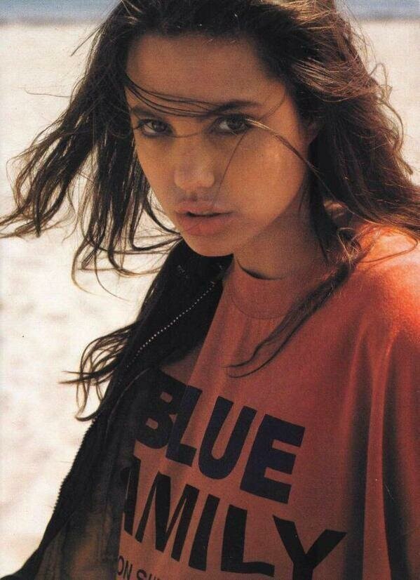 Анджелина Джоли, 1990 год. 