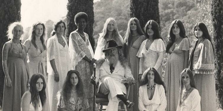 Самоназванный преподобный отец Йод с женами, 1970-е. 
