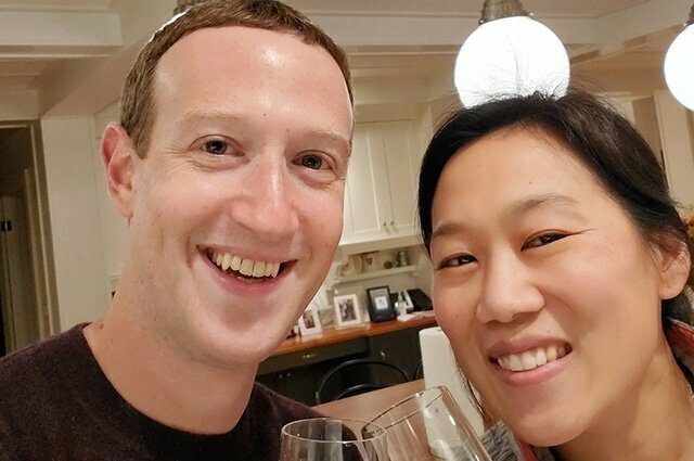 Марк Цукерберг познакомился с будущей женой в очереди в туалет