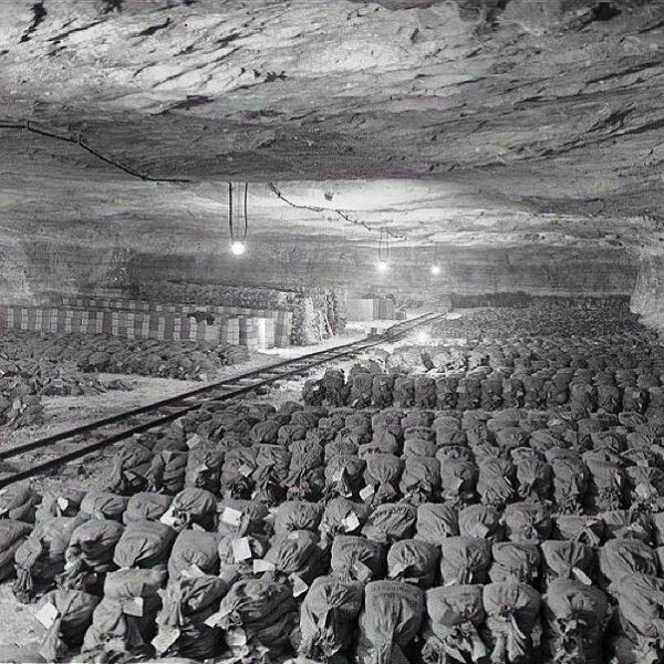 2. Более 7000 мешков золота и серебра, которые нацисты украли в 1945 году